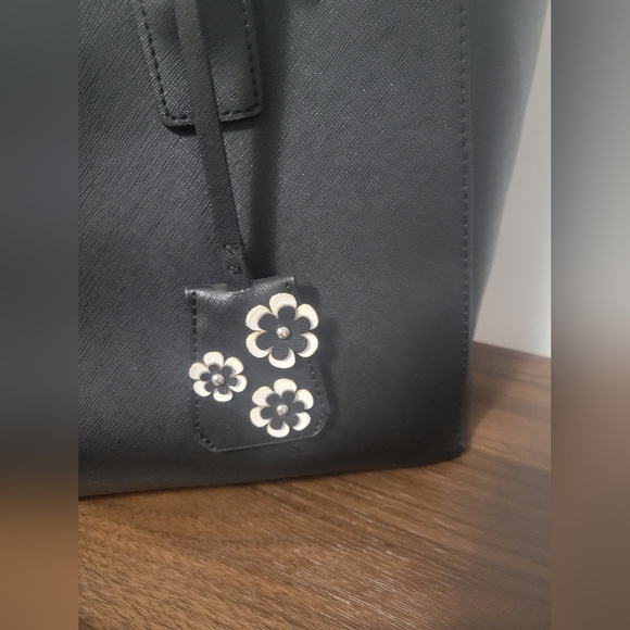 Kenneth Cole Reaction Large Black Tote Style Purse / Handbag - Picture 2 of 11